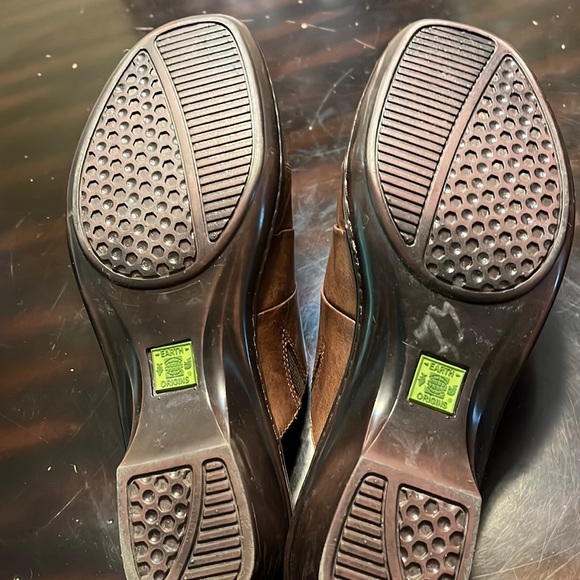 Size 10 Brown leather clogs. - Picture 5 of 6